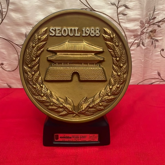 Jim Beam ( EMPTY) Decanter. Seoul 1988 - Picture 1 of 6
